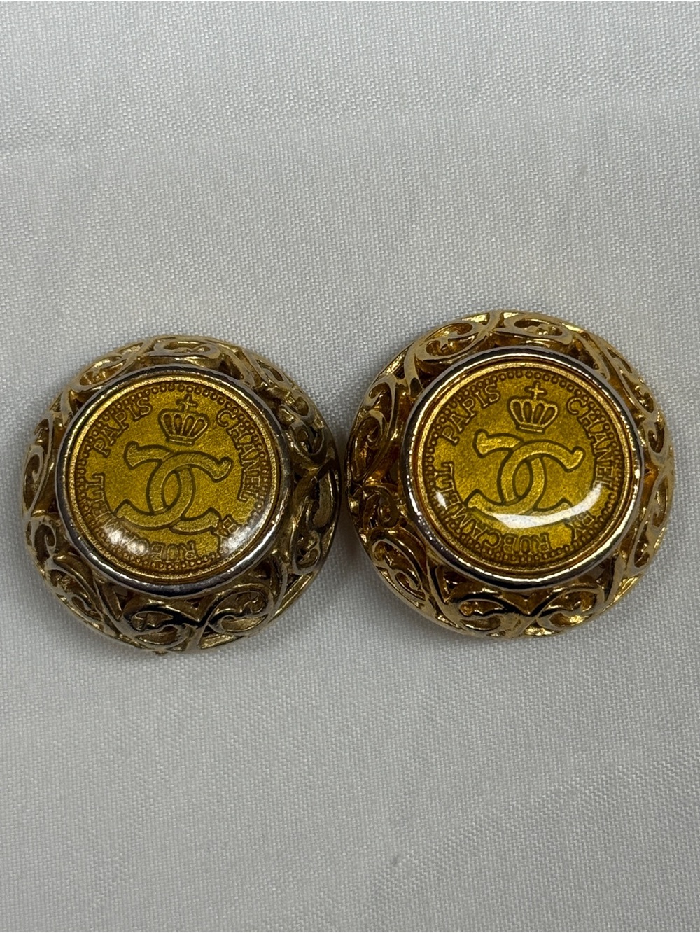 CHANEL  by rubcamel Paris Gold tone clip on , vintage 1980